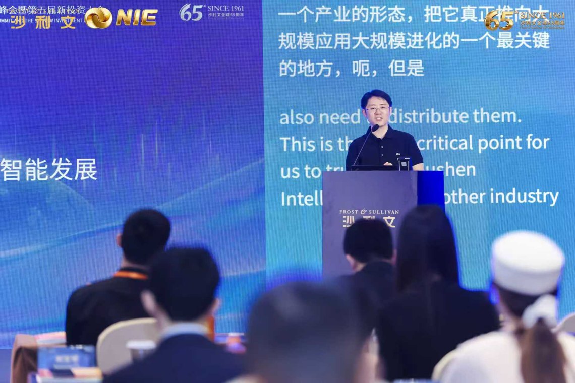 直击2026沙利文峰会|机器科学创始人兼CEO田野:告别“专机专脑”,以大模型开启具身智能的“平权时代”
